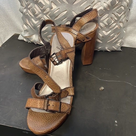 Fergie heels - Picture 4 of 5